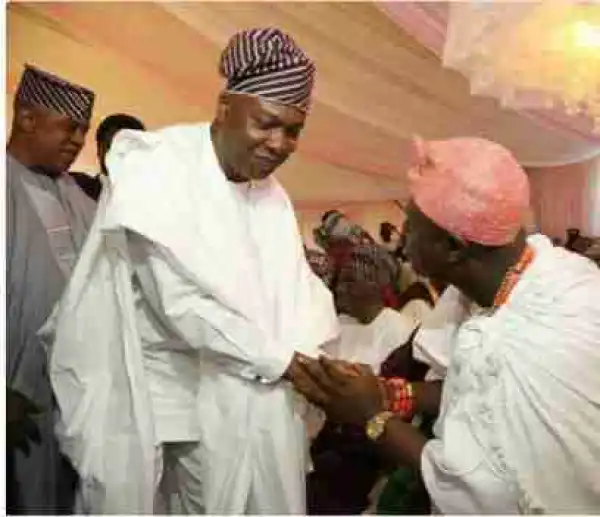 See How Ooni Of Ife Greeted Bukola Saraki That Got People Talking